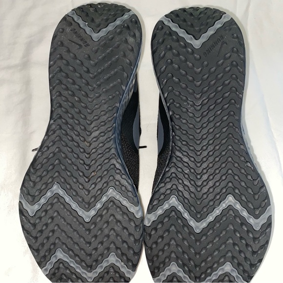 Black Men’s Nike Running Shoes - Picture 11 of 11